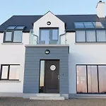 Side Four Bedroom By Travel Lets Homes Villa