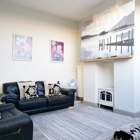 No 5 Sandycove فيلة