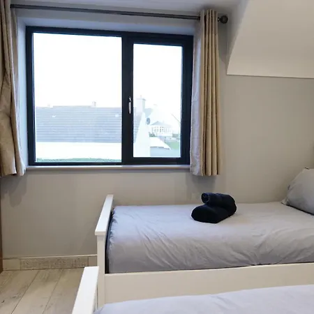 וילה Side Four Bedroom By Travel Lets Homes *