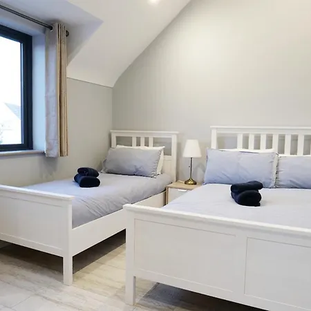 וילה Side Four Bedroom By Travel Lets Homes *