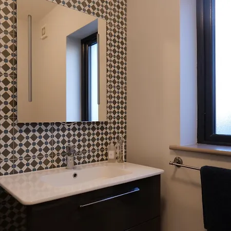 No 5 Sandycove روسنوولاغ